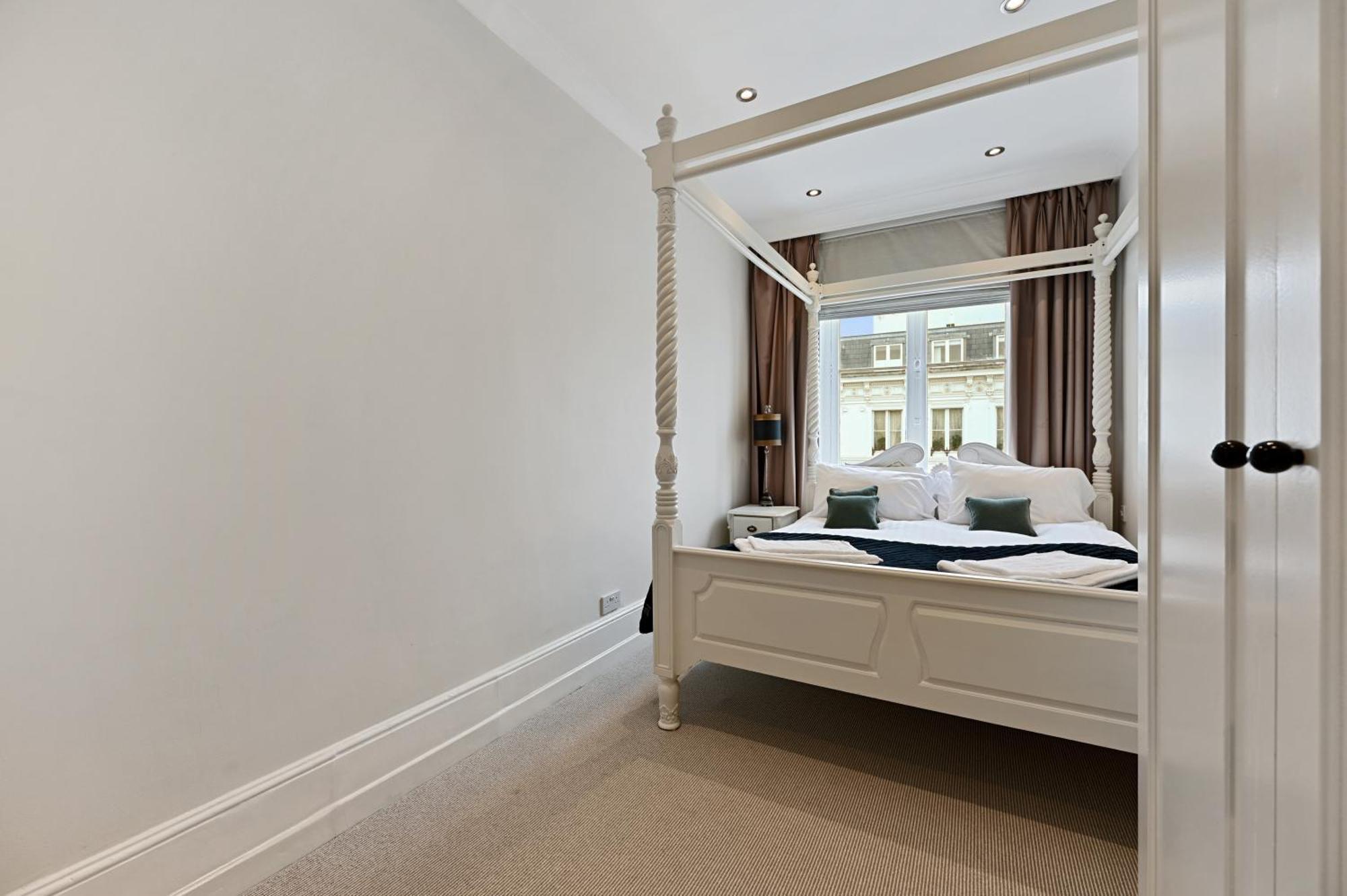 Appartamento Beautiful 2 King Size Beds 2 Bath- Sleeps 5 In Earls Court Londra Esterno foto