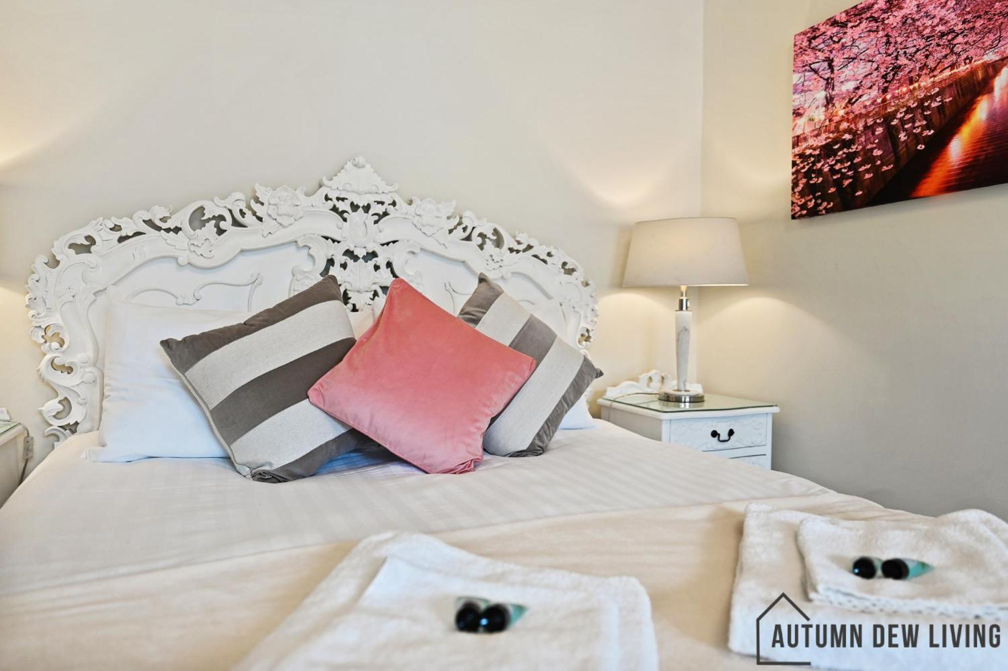 Appartamento Beautiful 2 King Size Beds 2 Bath- Sleeps 5 In Earls Court Londra Esterno foto